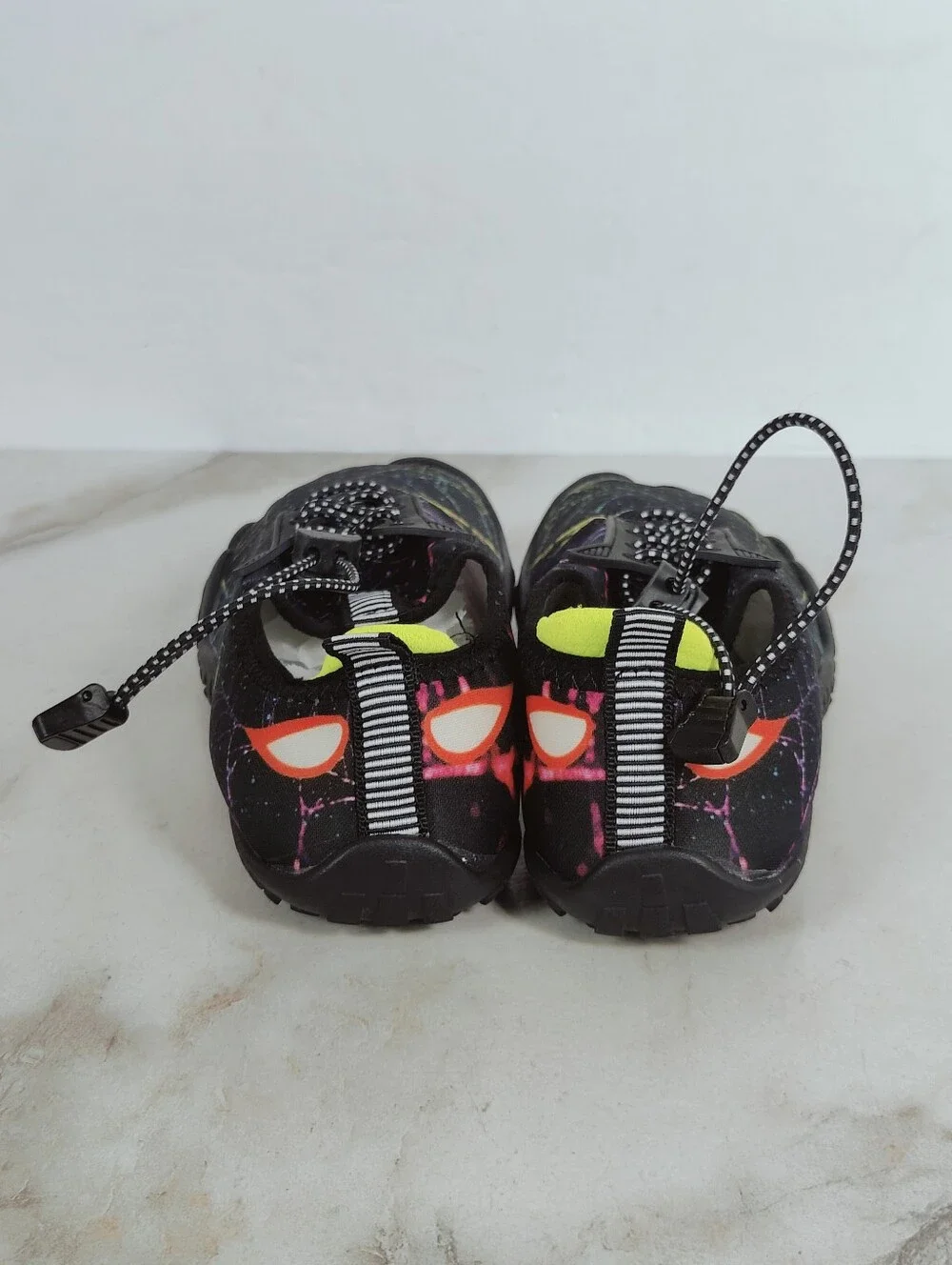 CROVA Kids' Built In Heel Grip Sole Water Shoes, Sz 13